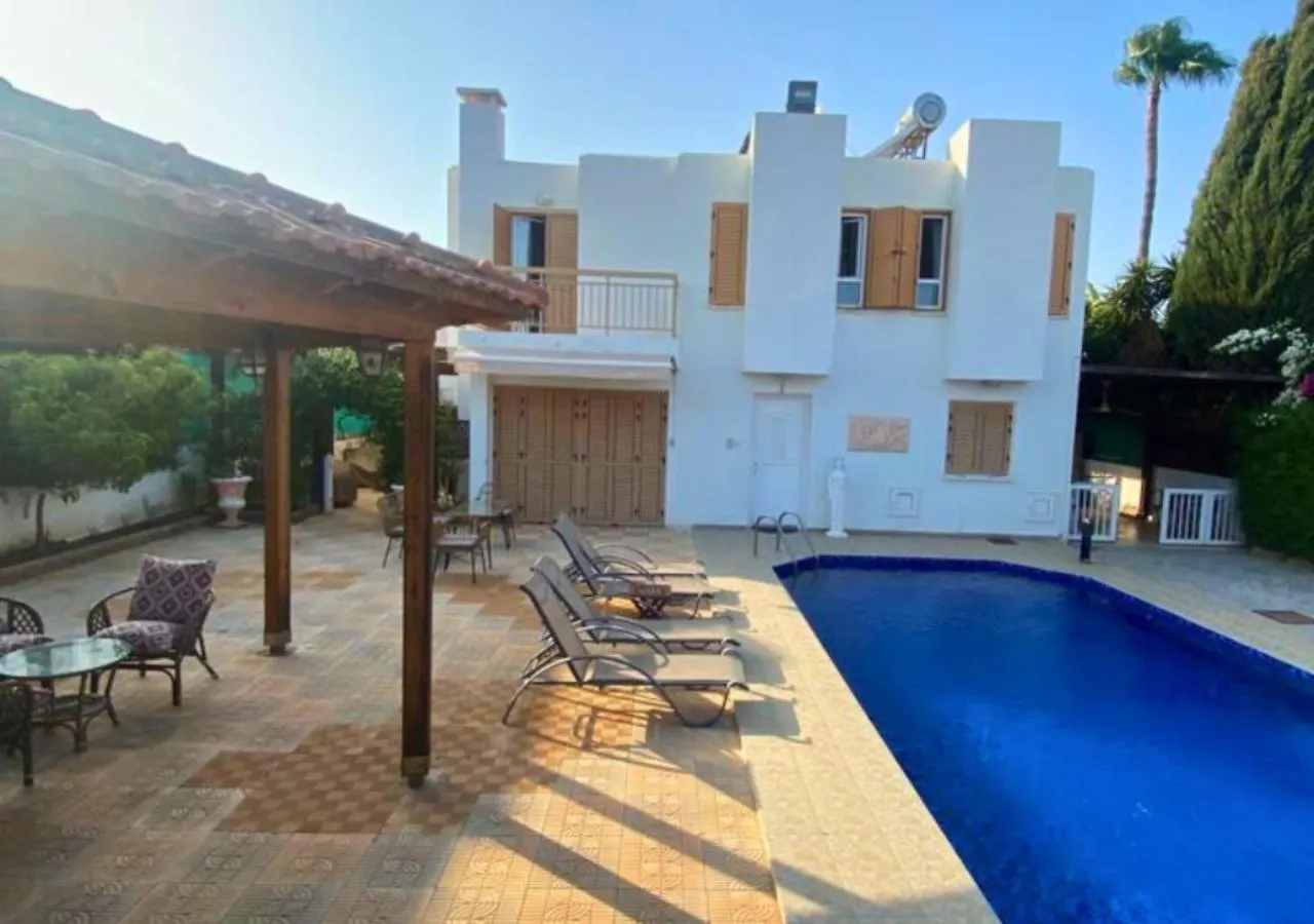 Statue Holiday Villa Protaras 0*,